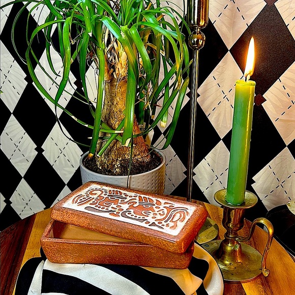 Vintage Mid-Century Terracotta Trinket Box with Mayan-Inspired Relief Lid - Picture 3 of 6